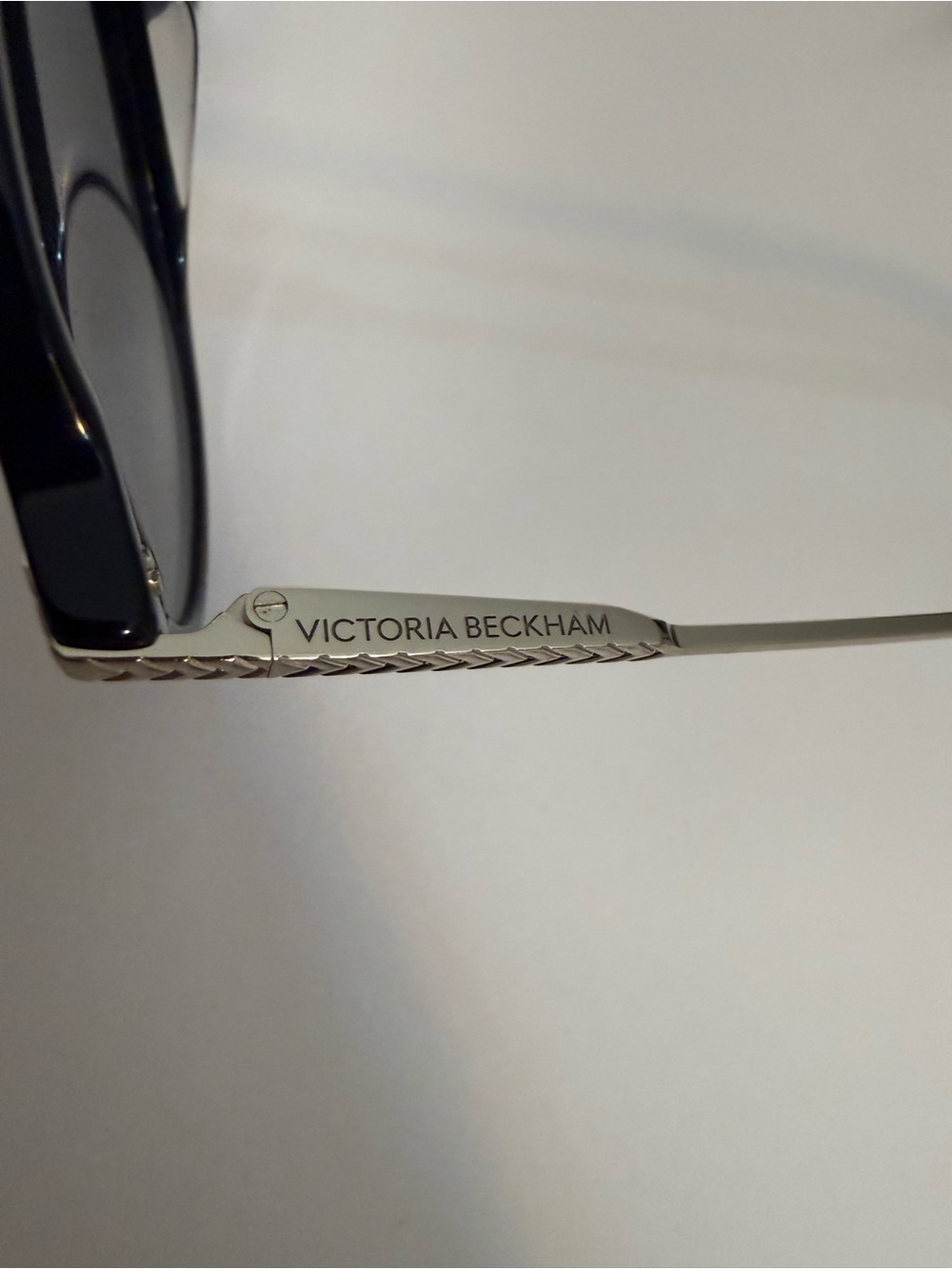 Victoria Beckham VB632S Oversized Round Women Sunglasses - Picture 10 of 15